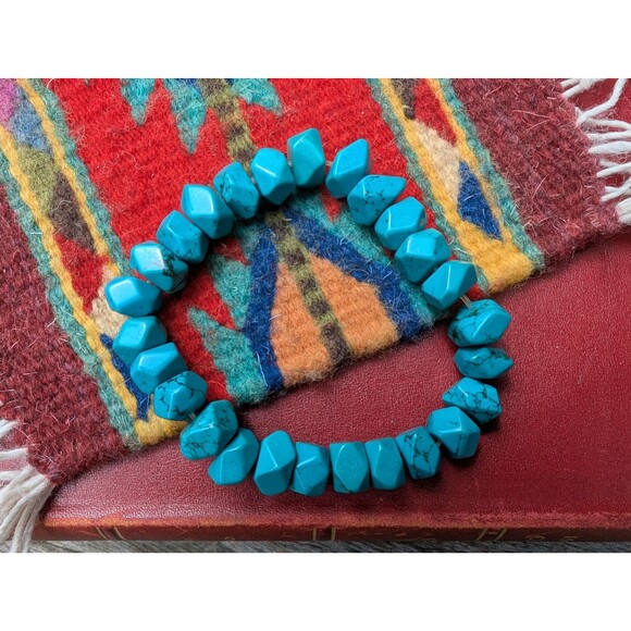 Vintage Turquoise Blue Stone Stretch Bracelet, Southwestern Jewelry - Picture 1 of 9